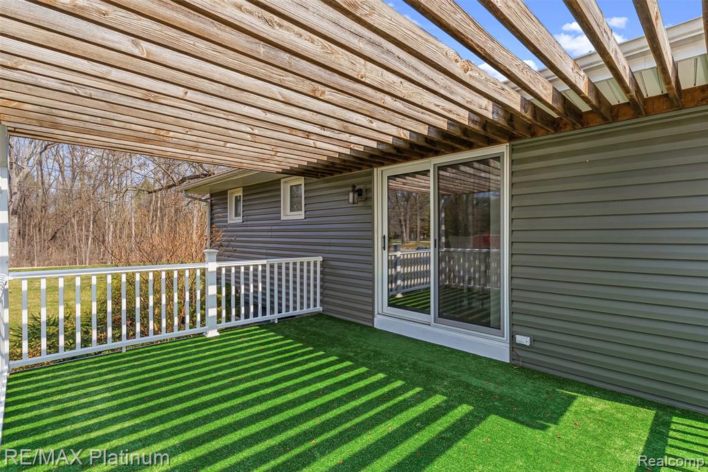 11124 White Lake Road, Fenton, MI 48430 — Photo 4