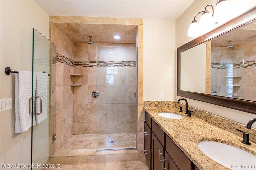 924 N Maple Avenue, Royal Oak, MI 48067 — Photo 44