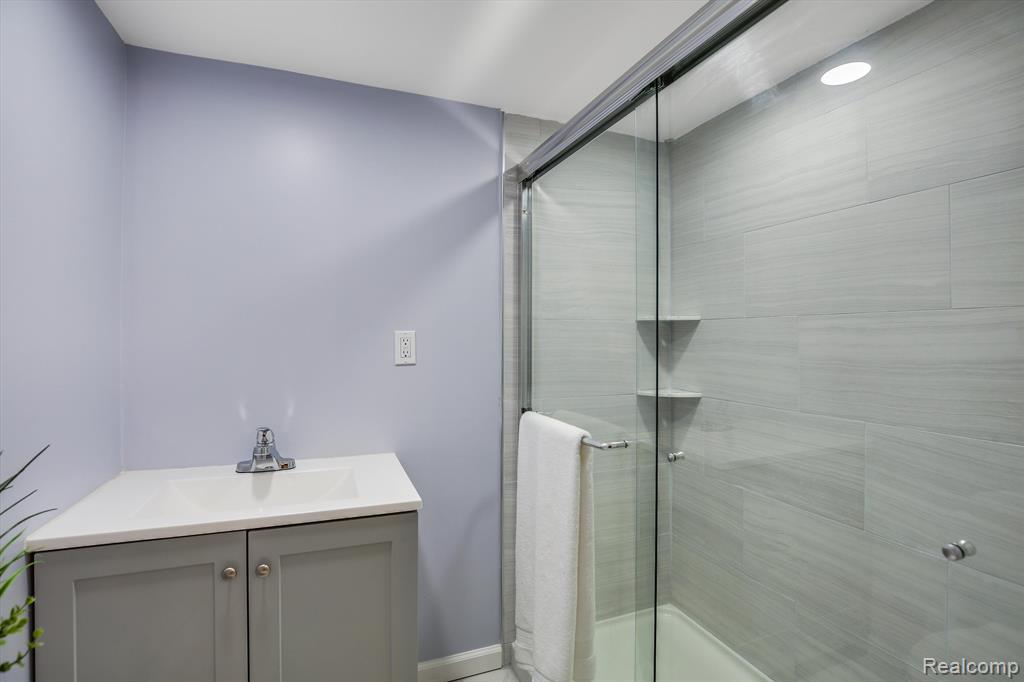 885 PARKWOOD Avenue, Ypsilanti, MI 48198 — Photo 21