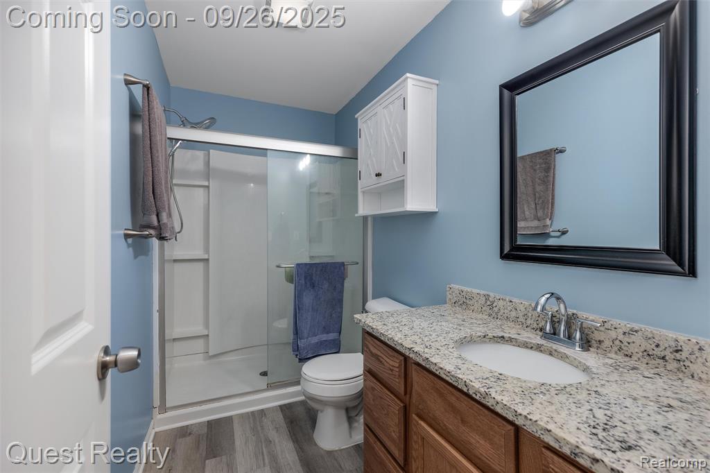 70 Fountain Park Drive, Waterford, MI 48327 — Photo 17