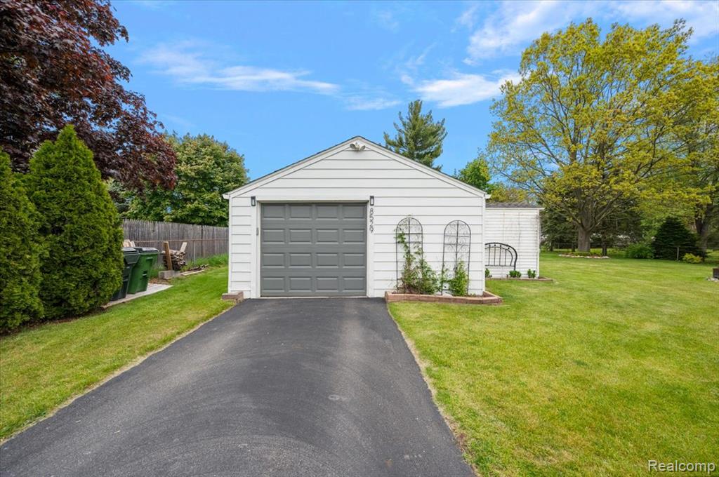 8529 Munrovia Street, Shelby Twp, MI 48317 — Photo 4