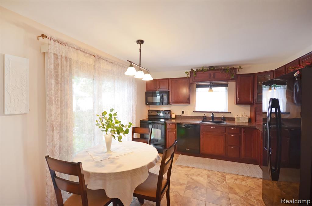43475 Deborah Drive, Sterling Heights, MI 48313 — Photo 7