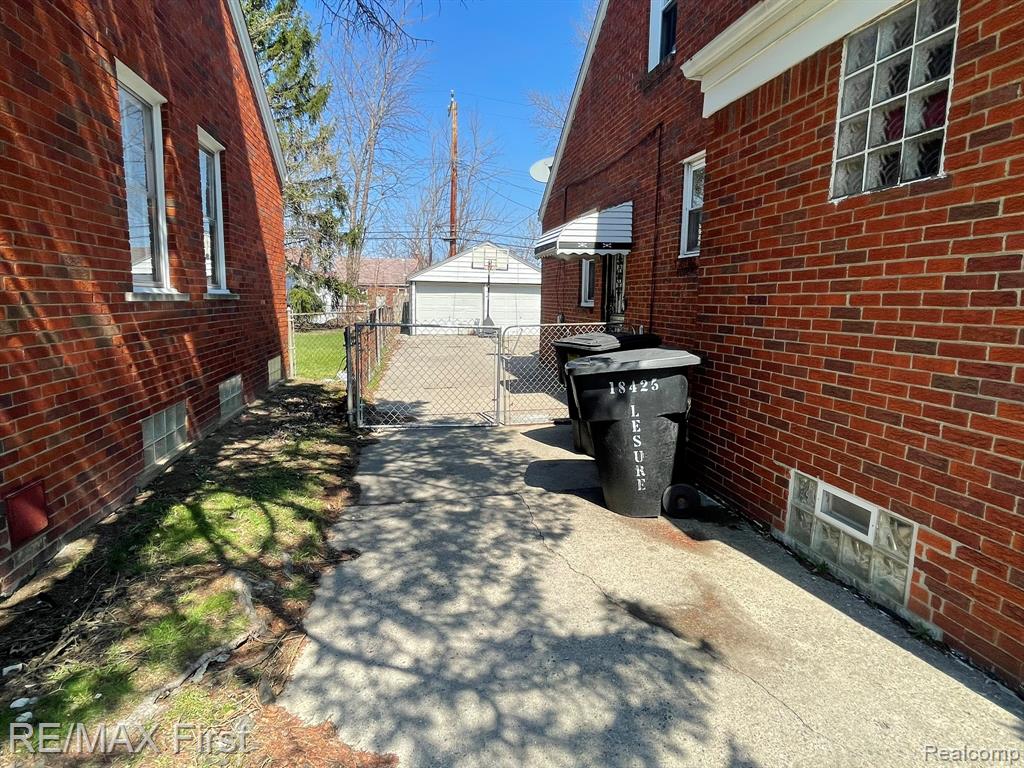 15429 Fairmount Drive, Detroit, MI 48205 — Photo 8