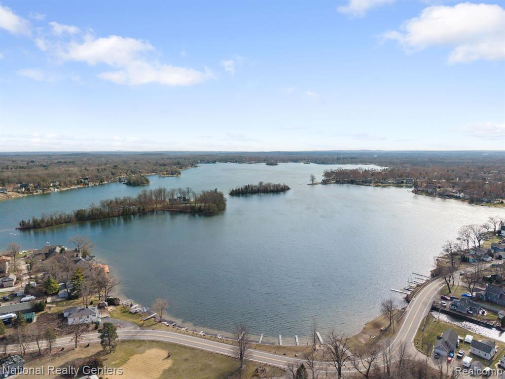 5691 Lake Grove Drive, White Lake, MI 48383 — Photo 23