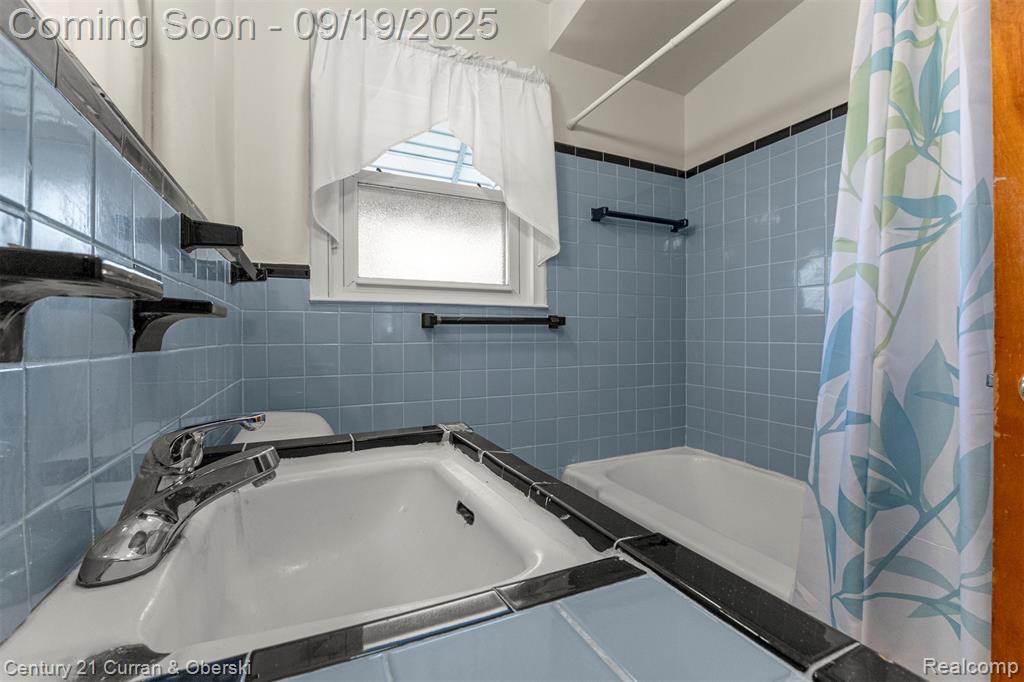 9001 Leverne, Redford, MI 48239 — Photo 19