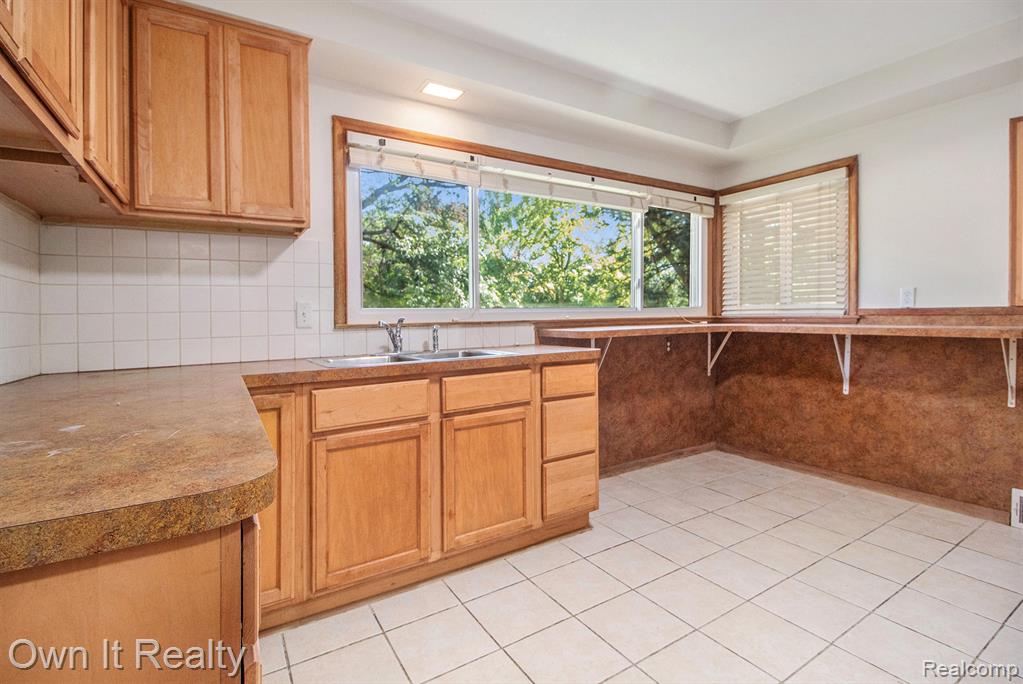 27619 California Drive SW, Southfield, MI 48076 — Photo 7