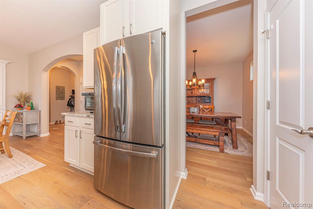 806 LAKE WOODS Drive, Canton, MI 48188 — Photo 17
