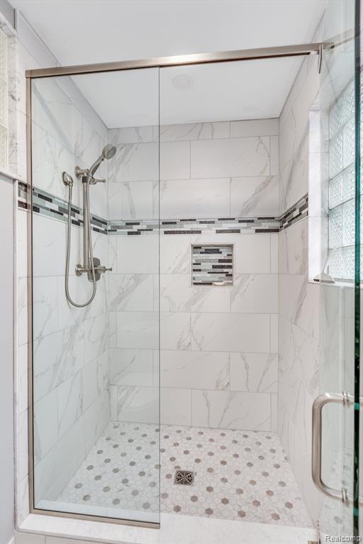 4645 CLAUDIA Drive, Waterford, MI 48328 — Photo 21