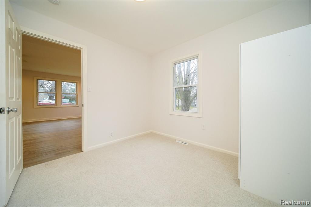 935 MCCLELLAN Street, Lake Orion, MI 48362 — Photo 25