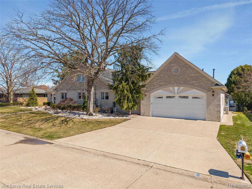 38008 Seaway Court, Harrison Township, MI — Photo 39