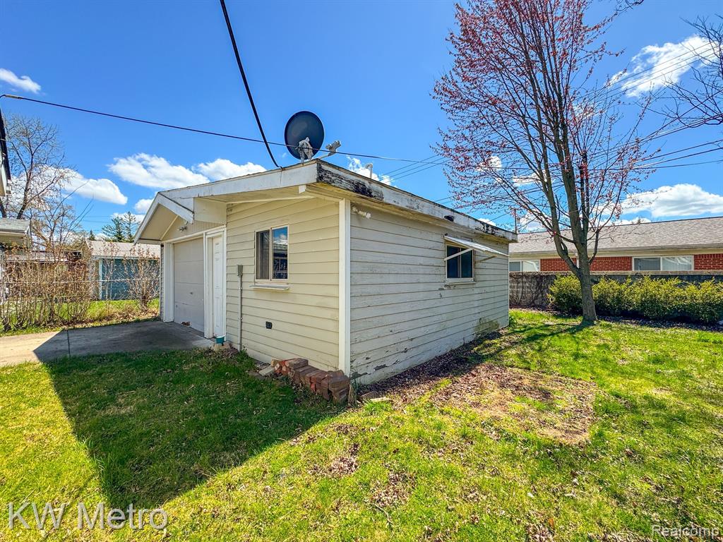 698 GOODALE Avenue, Clawson, MI — Photo 11
