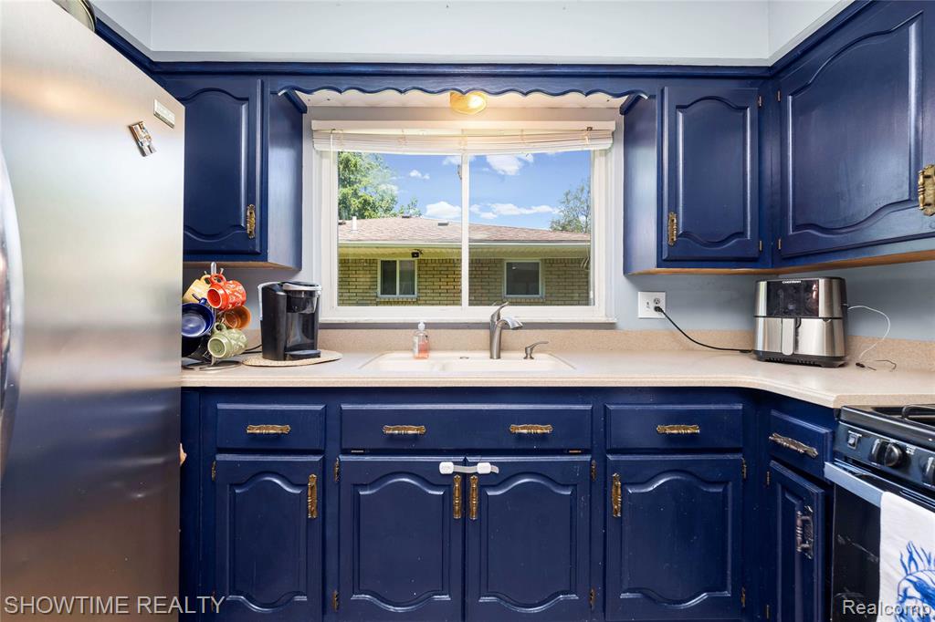 31720 Kelly Road, Roseville, MI 48066 — Photo 16