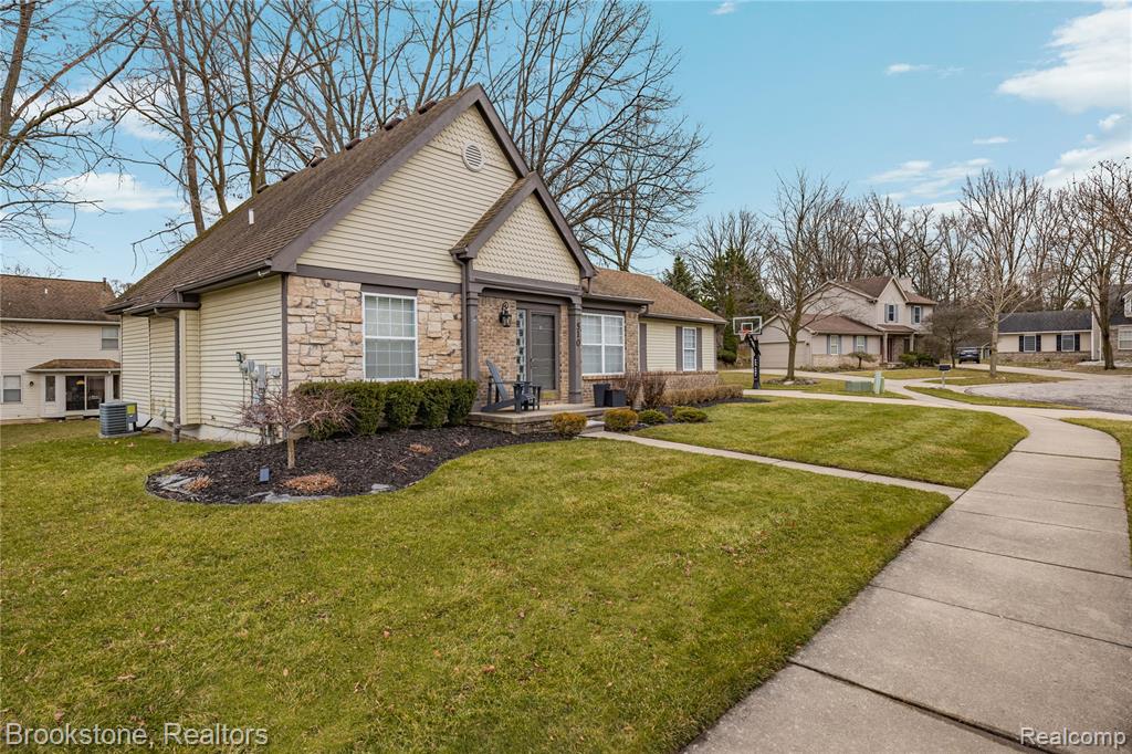 510 Woodland Hills Drive, Walled Lake, MI 48390 — Photo 4