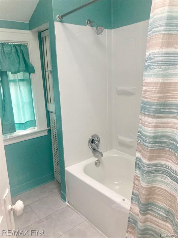 429 E KENILWORTH Avenue, Royal Oak, MI 48067 — Photo 11