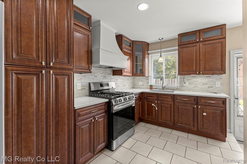 8671 Whitefield Street, Dearborn Heights, MI 48127 — Photo 9