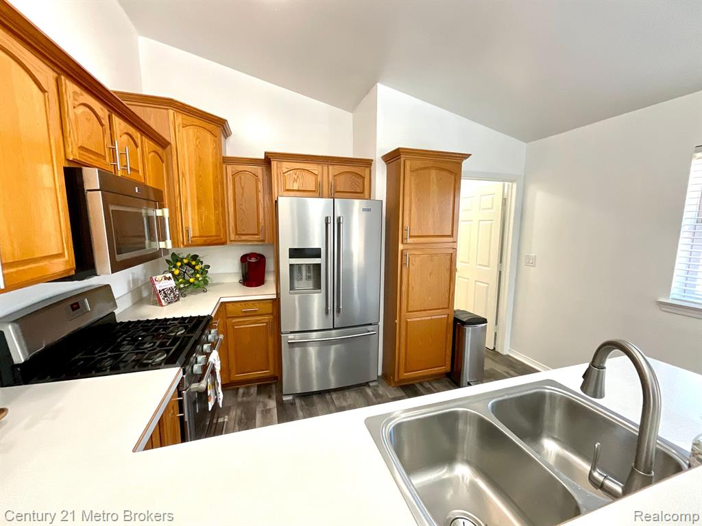 8228 CALKINS Road, Flint, MI 48532 — Photo 18