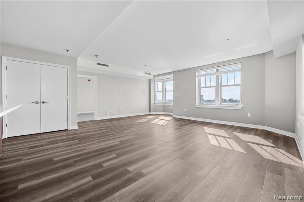 525 W Lafayette Boulevard - Photo 4