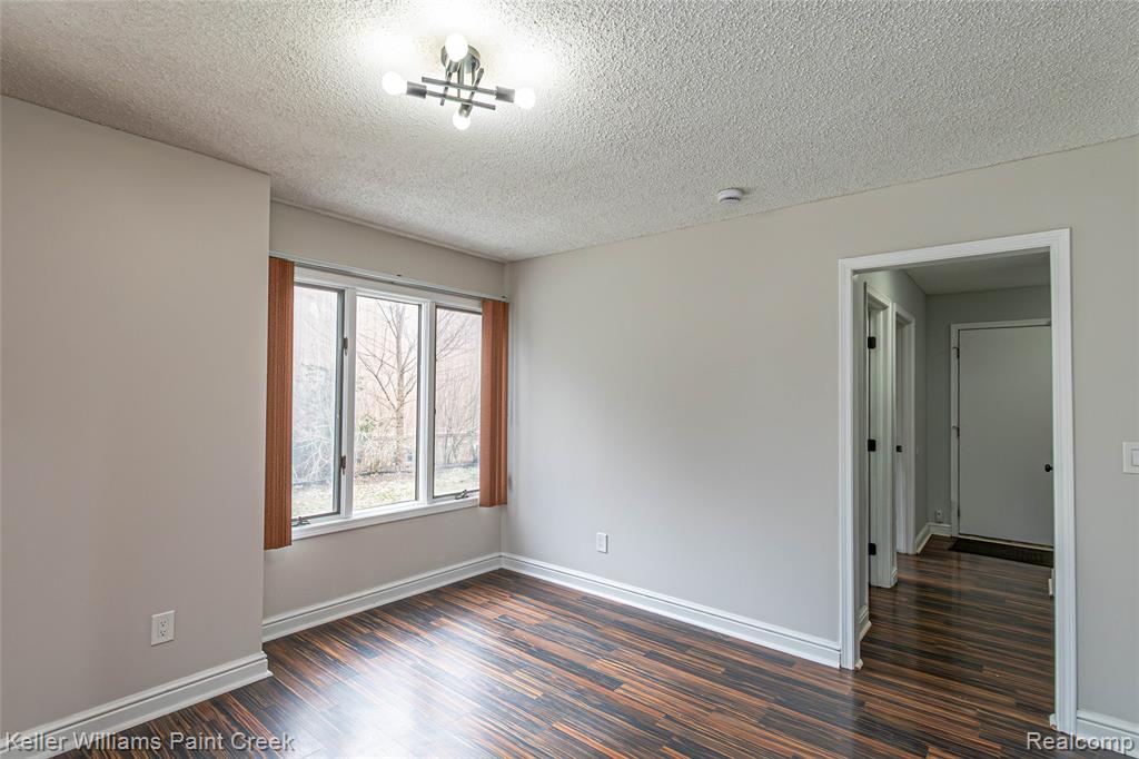 5700 Point Of The Woods Drive, West Bloomfield, MI 48324 — Photo 33