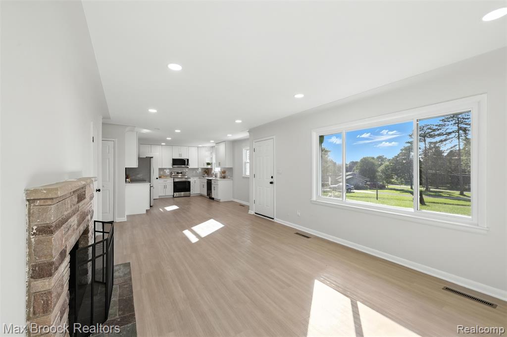 5561 Delmas Road, Clarkston, MI 48348 — Photo 5