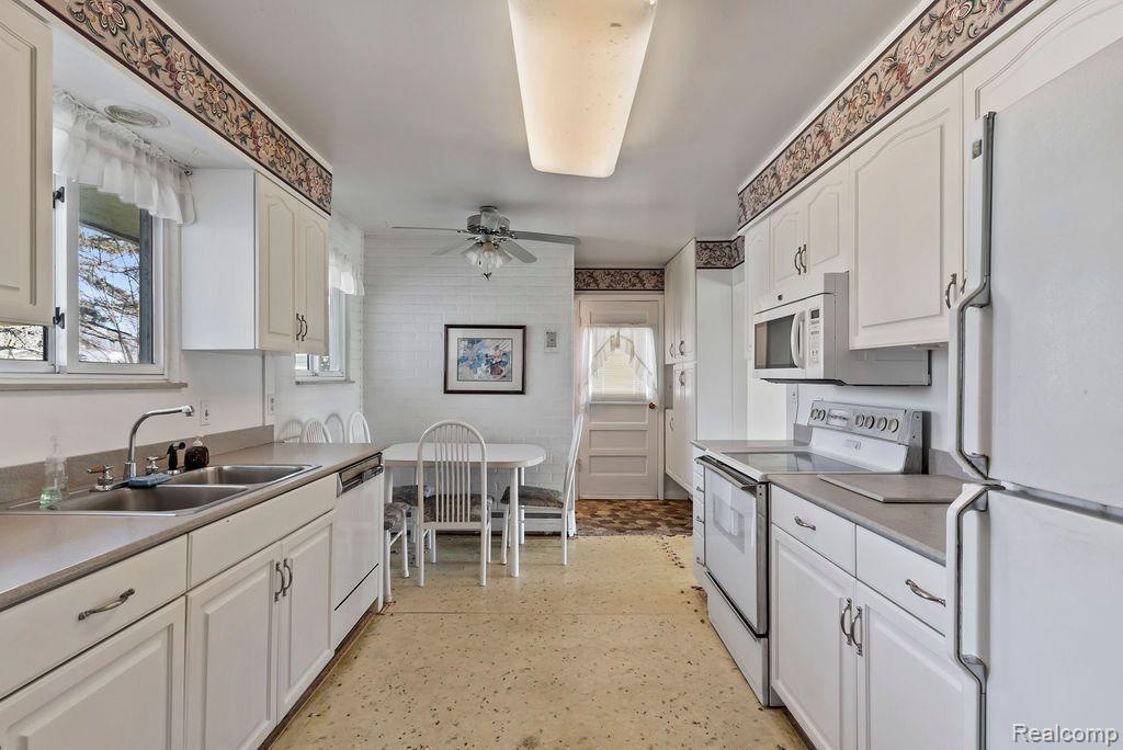 4302 ESTA Drive, Flint, MI 48506 — Photo 9