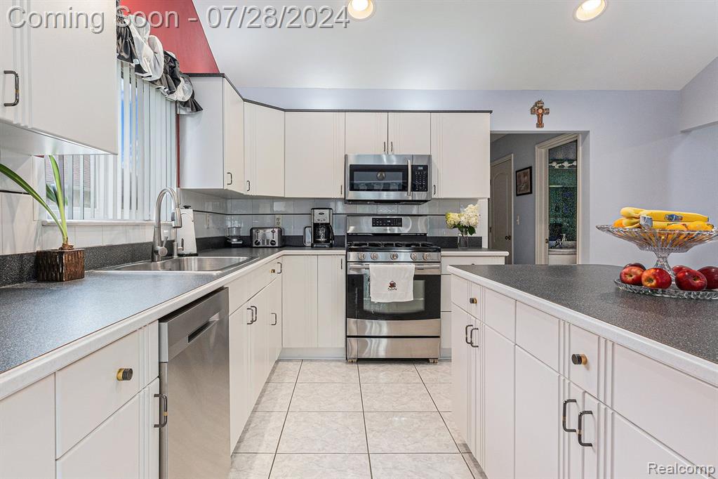 50531 PRINCETON Drive, Macomb, MI 48044 — Photo 13