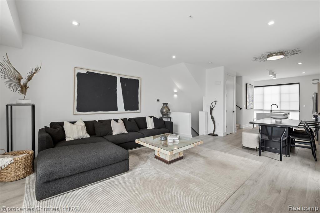 533 E Harrison Avenue, 35, Royal Oak, MI 48067 — Photo 12