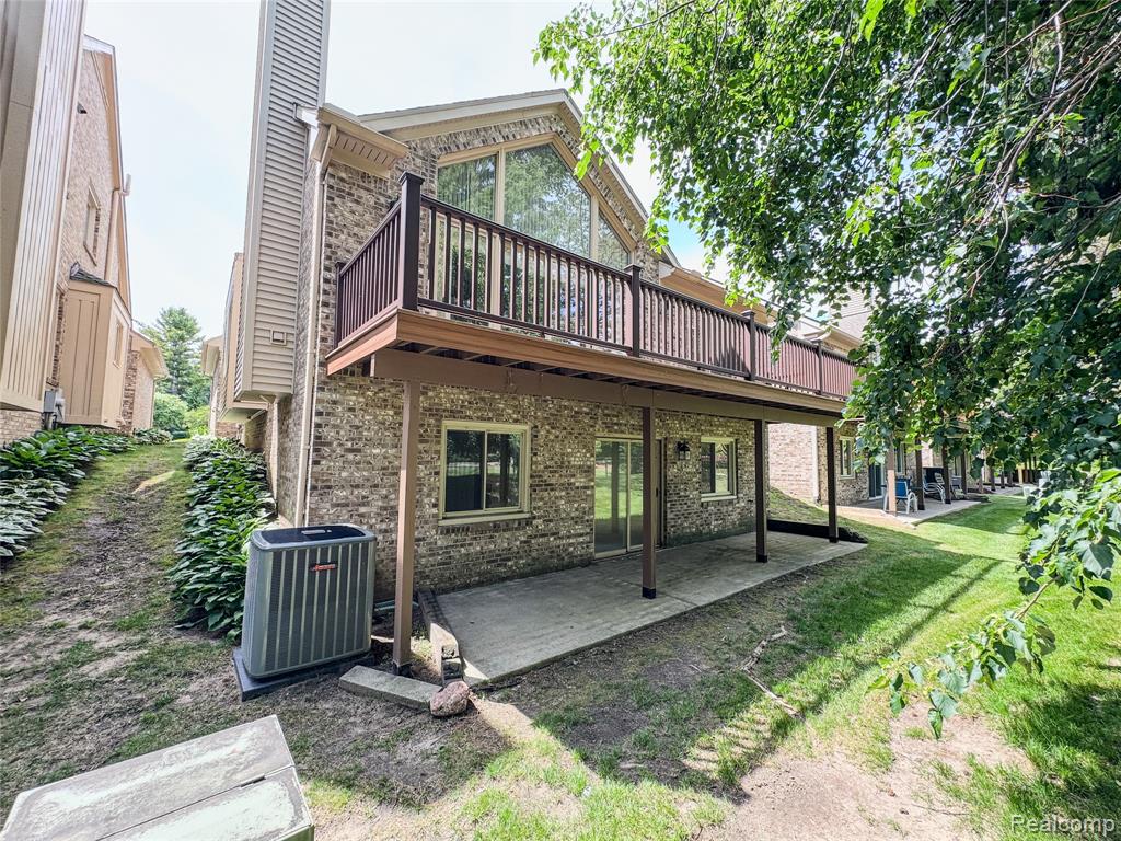 45325 Stonehedge Drive, Plymouth, MI 48170 — Photo 45