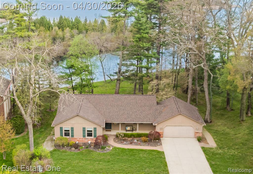 2748 Armstrong Drive, Lake Orion, MI — front exterior