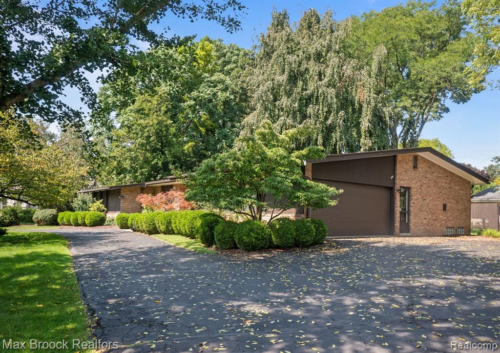 7448 STONY RIVER Court, Bloomfield Hills, MI 48301 — Photo 28