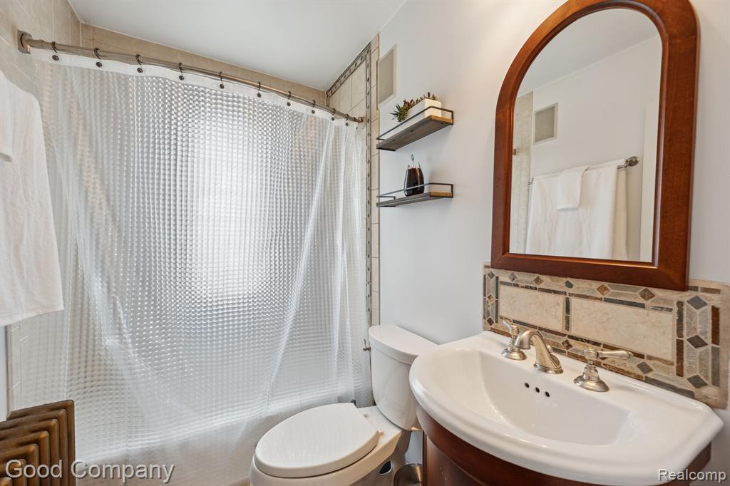 964 W LEWISTON Avenue, Ferndale, MI 48220 — Photo 15