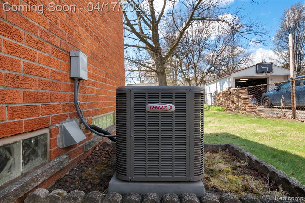 9913 Arcola Street, Livonia, MI 48150 — Photo 11