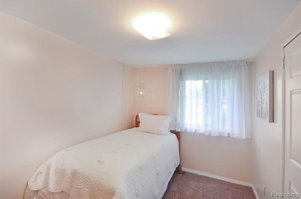 43475 Deborah Drive, Sterling Heights, MI 48313 — Photo 17