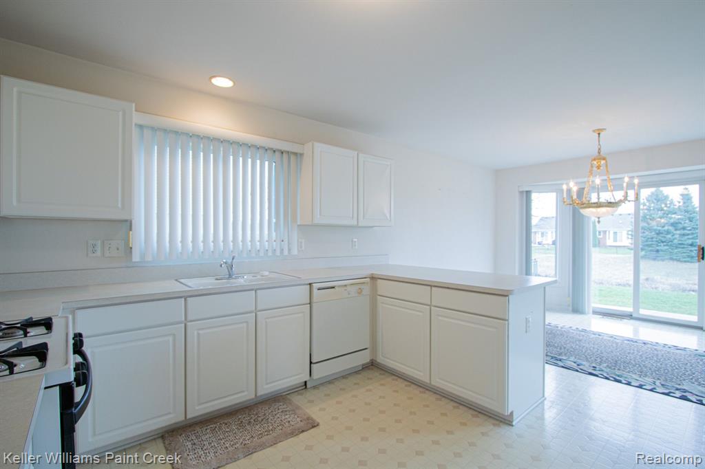 47466 S FORK Drive, Macomb, MI 48044 — Photo 13