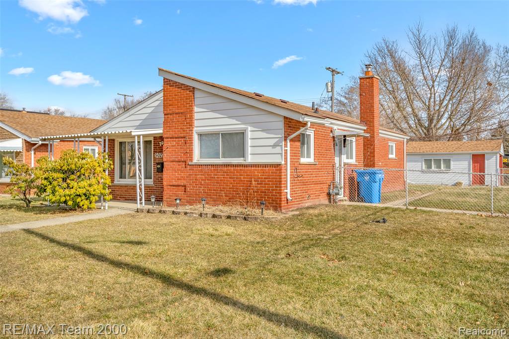 5027 Lincoln Boulevard, Dearborn Heights, MI 48125 — front exterior