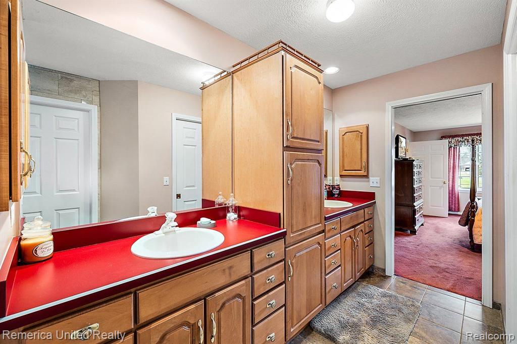 686 W CALEDONIA Street, Howell, MI 48843 — Photo 37