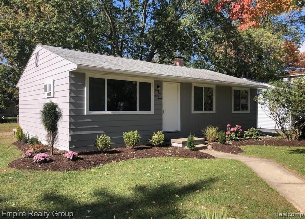 2997 Woodlawn Street, Walled Lake, MI 48390