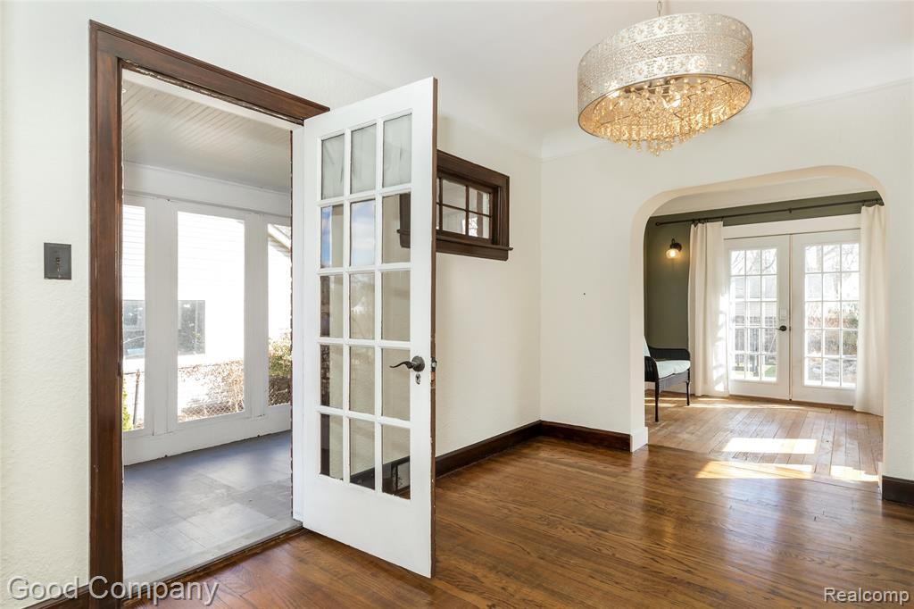 717 W 12 Mile Road, Royal Oak, MI 48073 — Photo 14