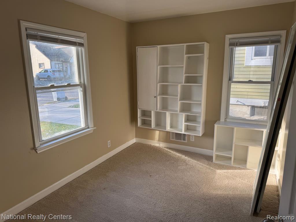 70 W MAPLEDALE Avenue, Hazel Park, MI 48030 — Photo 16