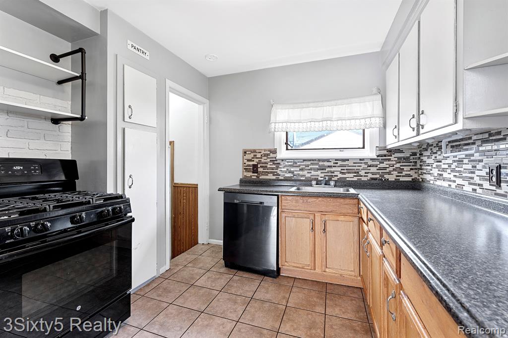 9914 FOX Avenue, Allen Park, MI 48101 — Photo 8