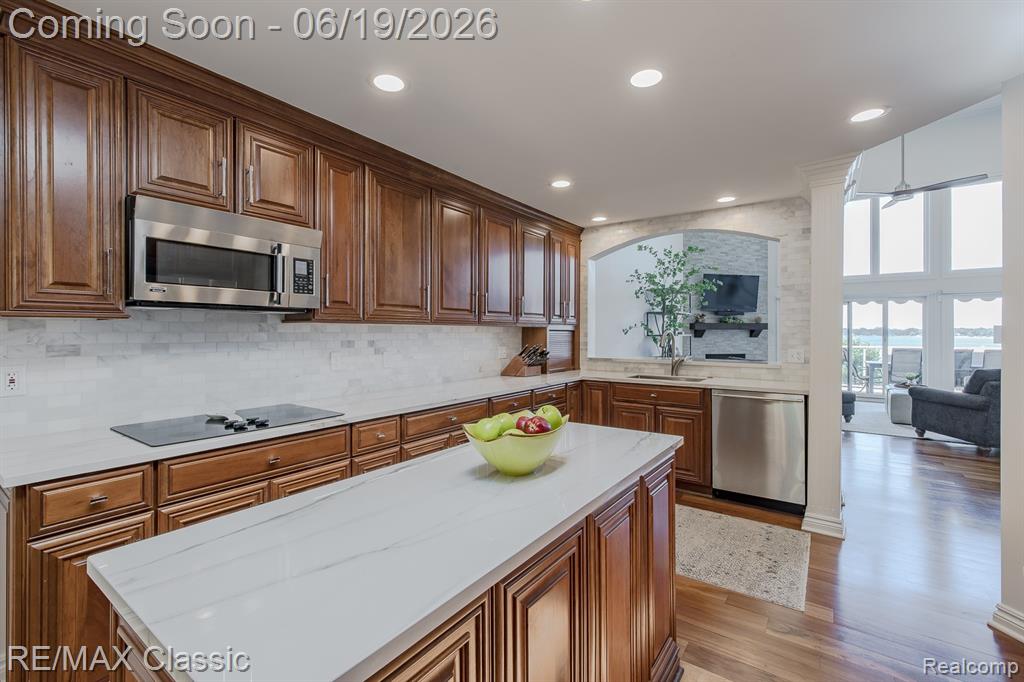 980 Sunset Drive, Waterford, MI 48328 — Photo 24
