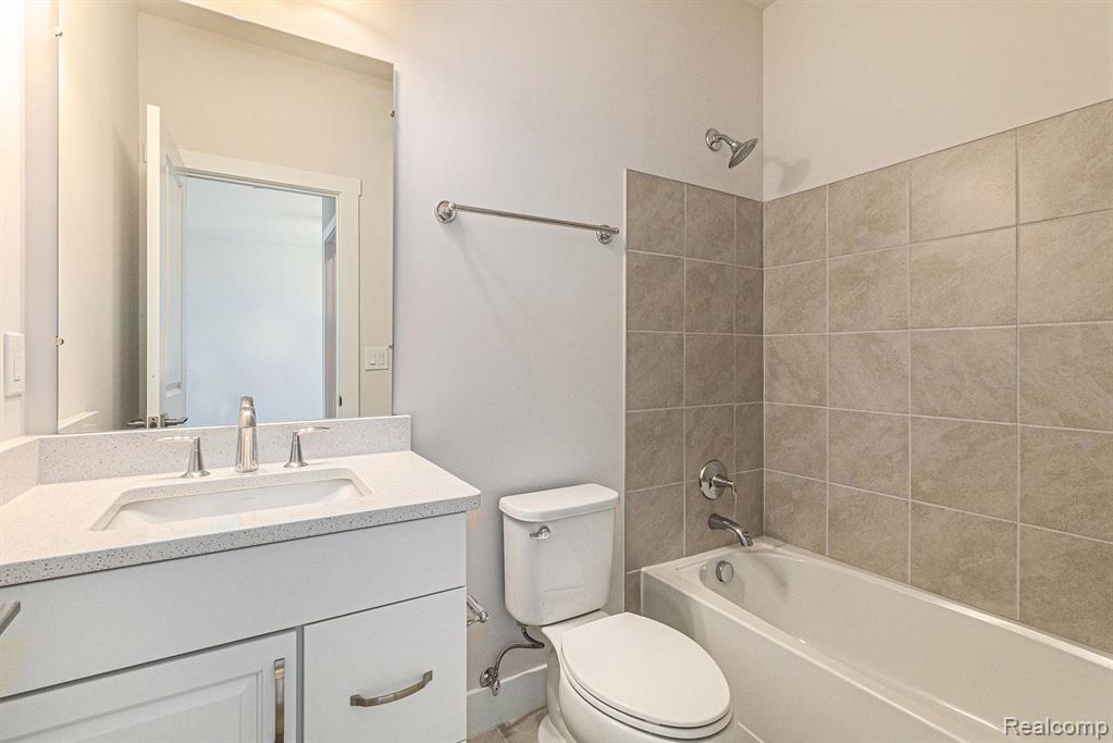 611 PINE Circle, Ann Arbor, MI 48105 — Photo 36