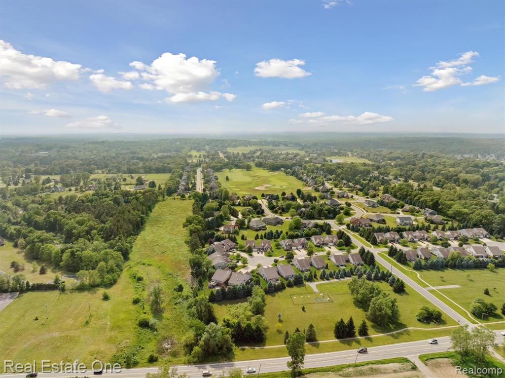 446 Delmar Court, Highland, MI — Photo 56
