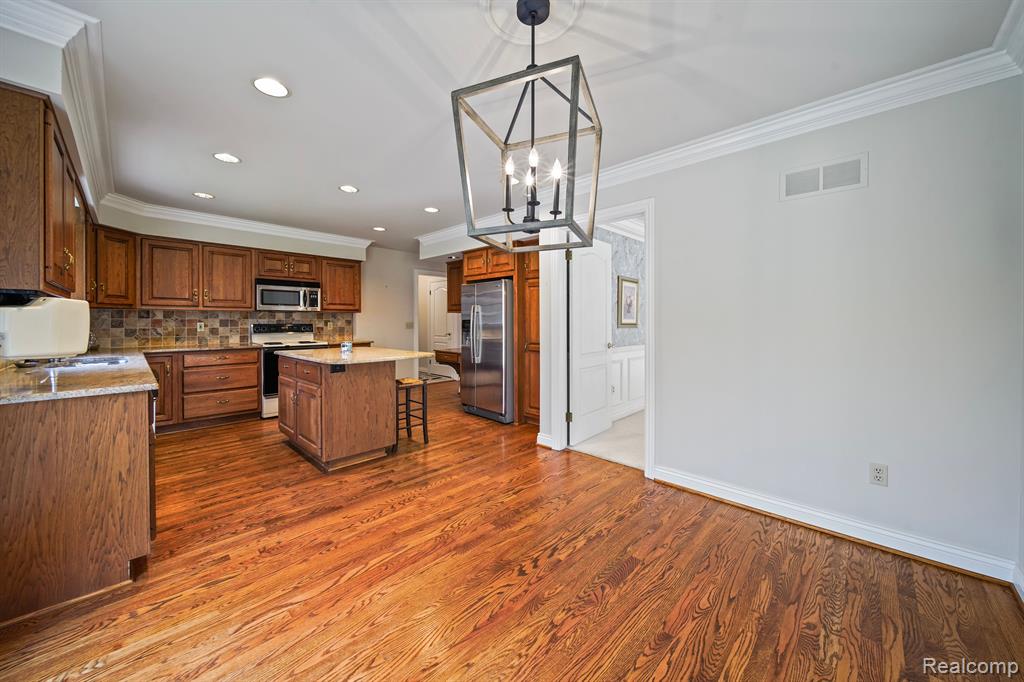 9856 Rattalee Lake Road, Clarkston, MI 48348 — Photo 20