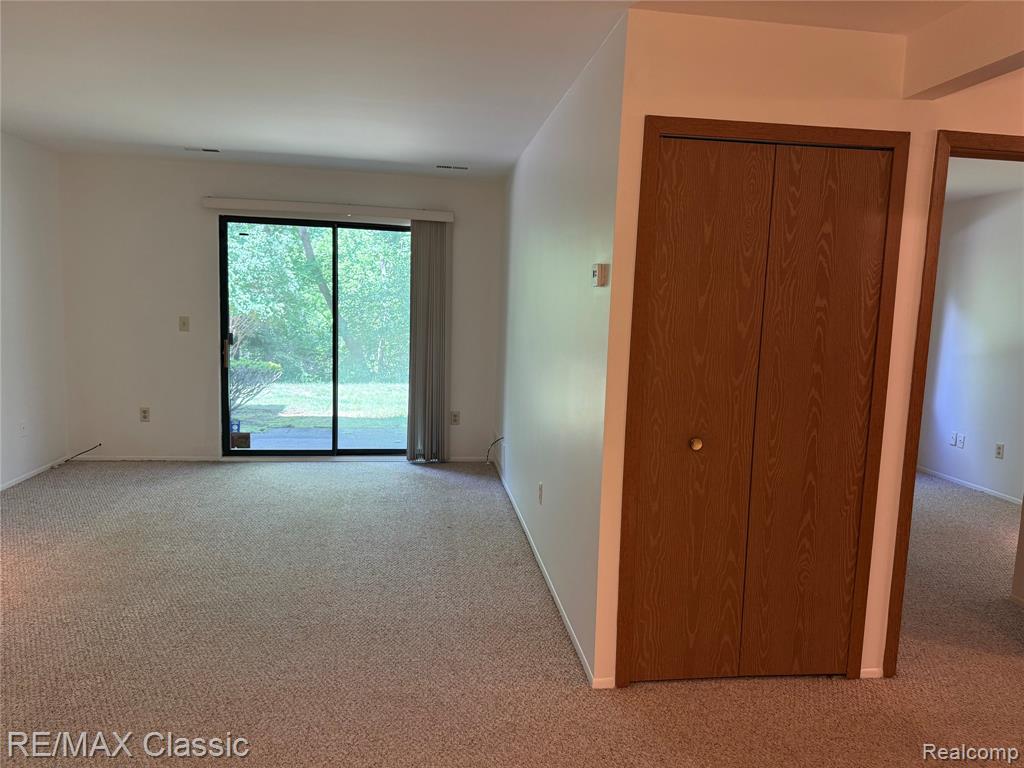 7806 Manor Circle, 103, Westland, MI — Photo 4