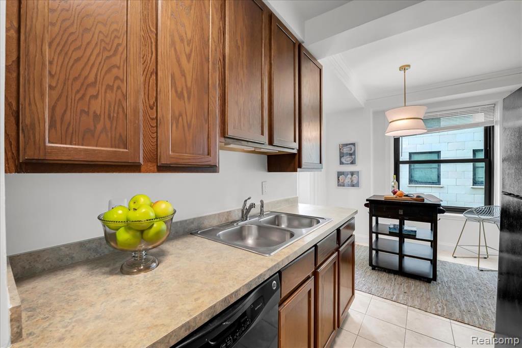 15 E Kirby Street, 504, Detroit, MI 48202 — Photo 11