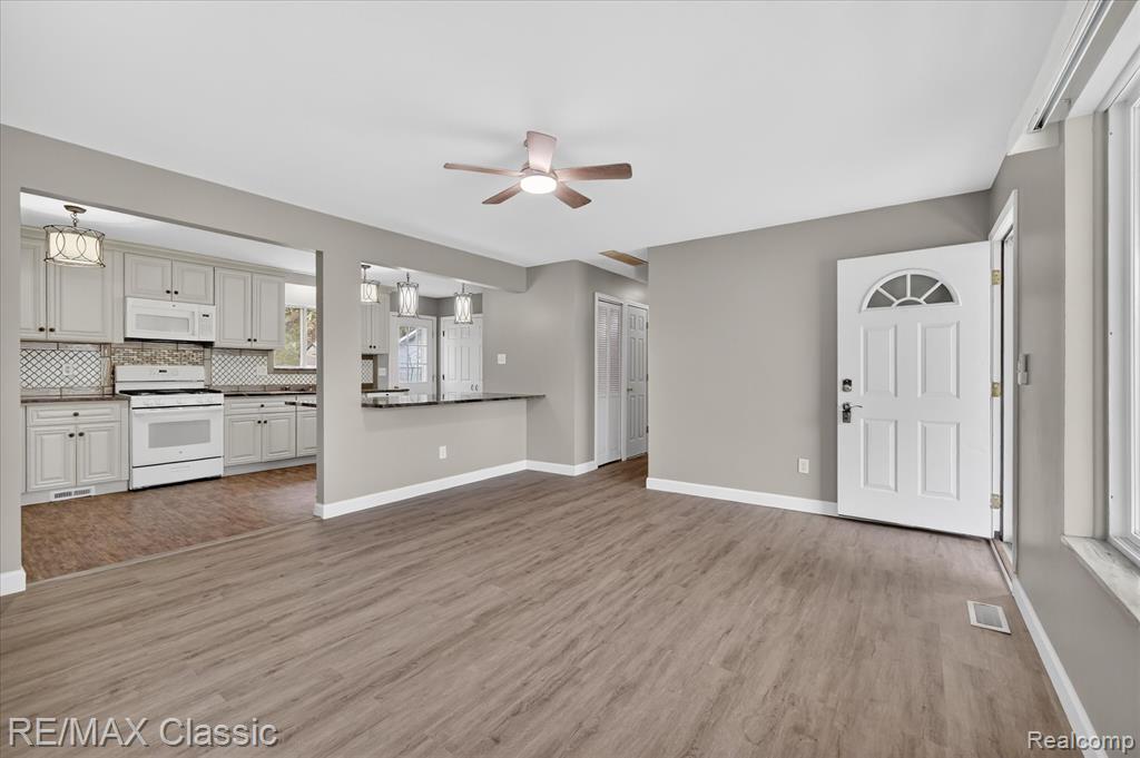 430 Sherwood Court, Holly, MI 48442 — Photo 9