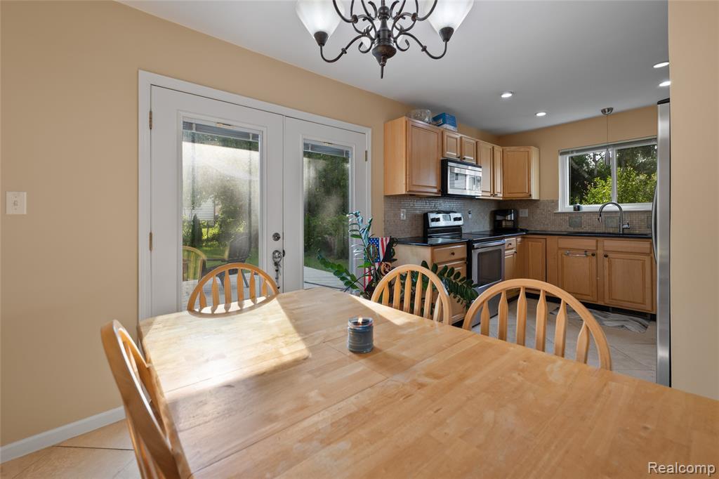 676 Sheffield Road, Auburn Hills, MI 48326 — Photo 9