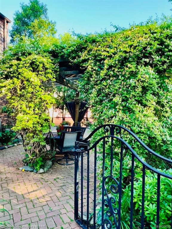 532 SAINT CLAIR Street, Grosse Pointe, MI 48230 — Photo 36