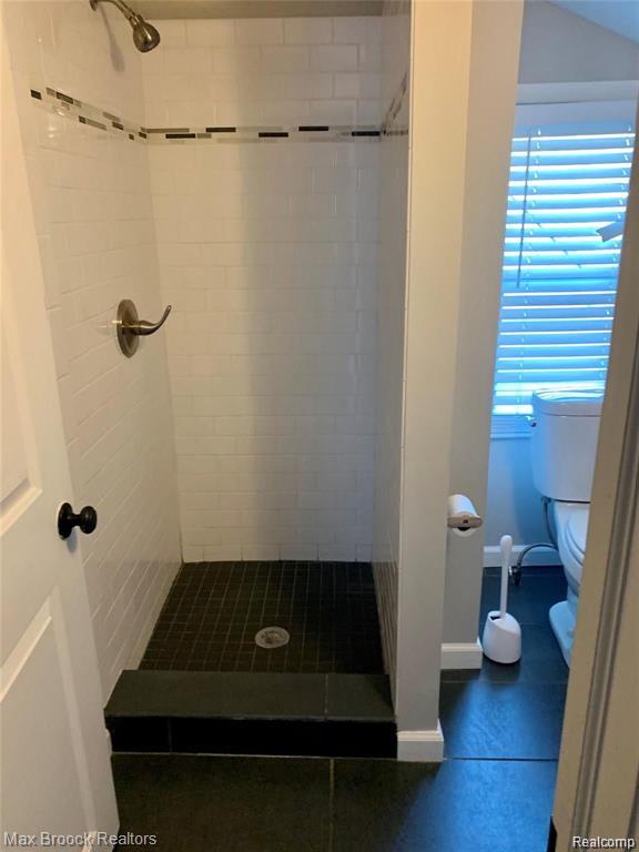 465 E OAKRIDGE Street, Ferndale, MI 48220 — Photo 8