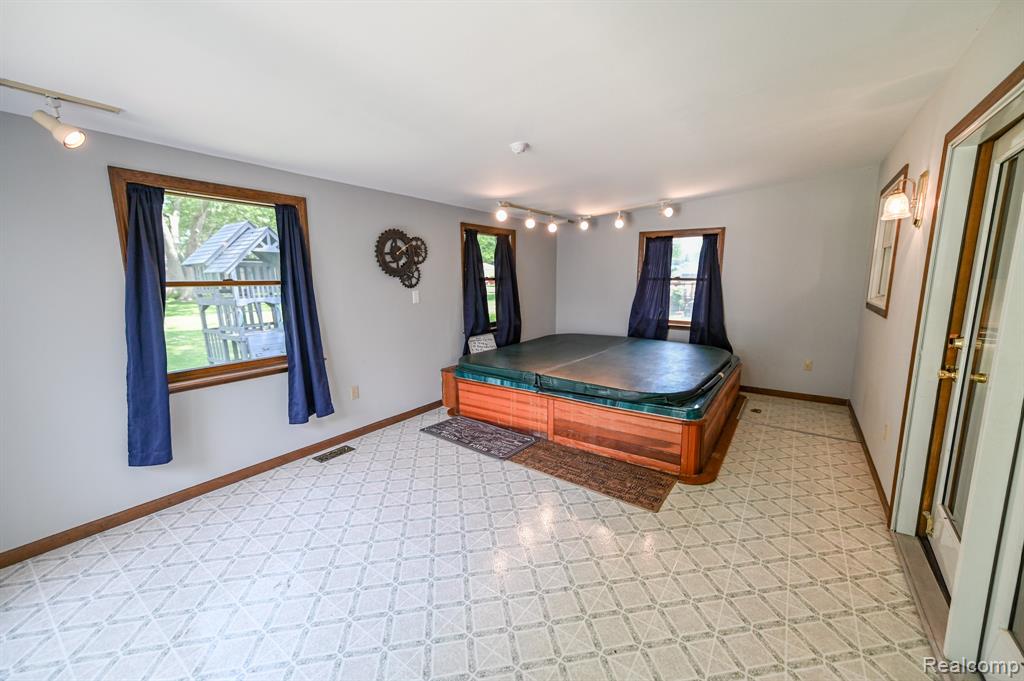 4534 SUPERIOR Street, Newport, MI 48166 — Photo 30